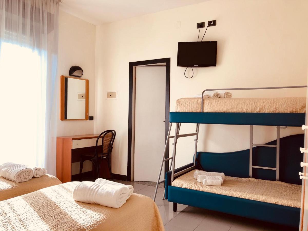 Hotel Garisenda B&B - In Centro A Riccione - Exterior foto
